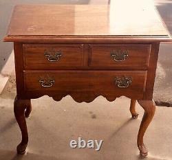 2 Thomasville Queen Anne Night Stands Fisher Park Solid Oak Excellent Cond