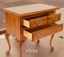 2 Thomasville Queen Anne Night Stands Fisher Park Solid Oak Excellent Cond