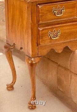 2 Thomasville Queen Anne Night Stands Fisher Park Solid Oak Excellent Cond