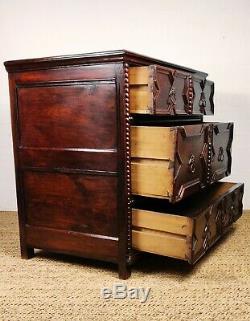 A fine late 17th early 18th century chest of drawers