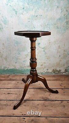 A small late 18th century wine table