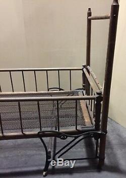 ANTIQUE YOUTH CHILD FOLDING BED WOODEN late 1800s-early 1900s BED130