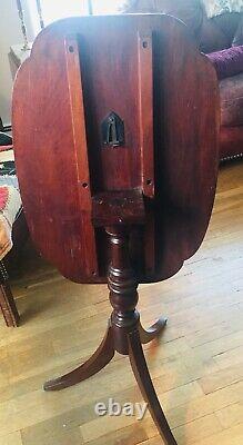 Antique Colonial Federal Mahogany Tilt Top Candle Stand Table Late 18th Century