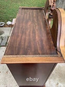 Beautiful Queen Anne Style Cherry Highboy Chest of Drawers, Late 20th Century