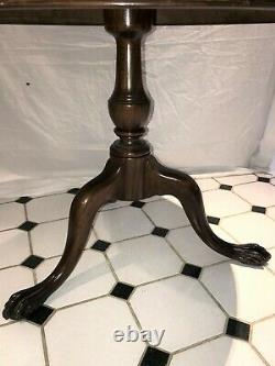 Circular Pedestal Table. Mahogany Wood. Chippendale Style. Late 19th Century