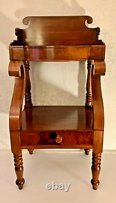 Fine American Late Federal Classical Period Mahogany Wash Stand c1820-1830