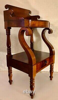 Fine American Late Federal Classical Period Mahogany Wash Stand c1820-1830