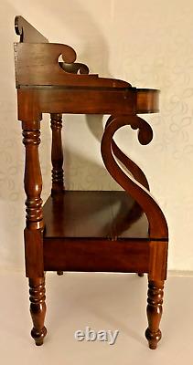 Fine American Late Federal Classical Period Mahogany Wash Stand c1820-1830