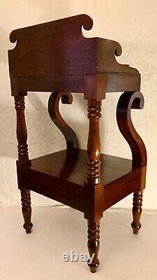 Fine American Late Federal Classical Period Mahogany Wash Stand c1820-1830