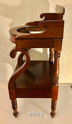 Fine American Late Federal Classical Period Mahogany Wash Stand c1820-1830