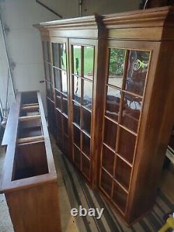HENREDON registry first edition No. 42 Breakfront China Cabinet