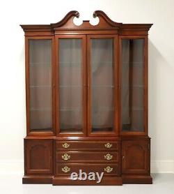 HICKORY American Masterpiece Mahogany Chippendale Breakfront China Cabinet