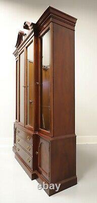 HICKORY American Masterpiece Mahogany Chippendale Breakfront China Cabinet