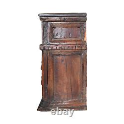 Late 16th to Early 17th-Century Italian Walnut Credenzino Cabinet