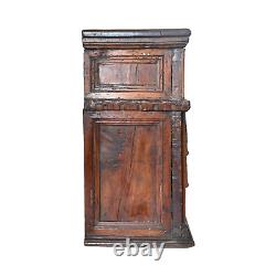 Late 16th to Early 17th-Century Italian Walnut Credenzino Cabinet