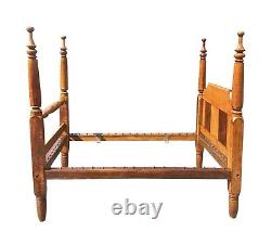 Late 18th Century Antique Federal Tiger Maple & Figured Mahogany Four Poster Bed