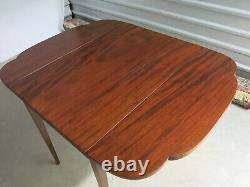 Late 18th Century Federal Drop Leaf Dining/Breakfast Table