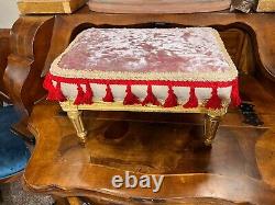 Late 19th Century French Carved Giltwood Foot Stool With Pink Velvet Uphostery