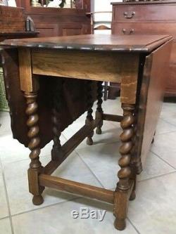 Late 19th century Barley Twist Gate Leg Table with Pie Crust Accents, Great cond