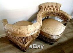 Late Victorian Original Eastlake Walnut tête-à-tête Courting Bench Seat Chair