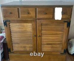 MID TO LATE 1900'S Ethan Allen Heirloom Maple Shutter Door Cabinet 30
