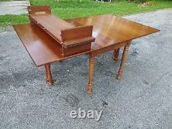 Thomasville, Cherry Drop Leaf Gateleg Dining Table with 2 Leafs. Table protectors
