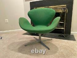 VINTAGE Late 60s Early 70s Fritz Hansen/Arne Jacobsen Swan Chairs