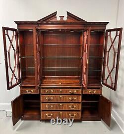 WHITE OF MEBANE Inlaid Banded Mahogany Chippendale Breakfront China Cabinet