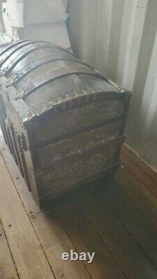 Womans camel back steamer trunk late 1800's early 1900's